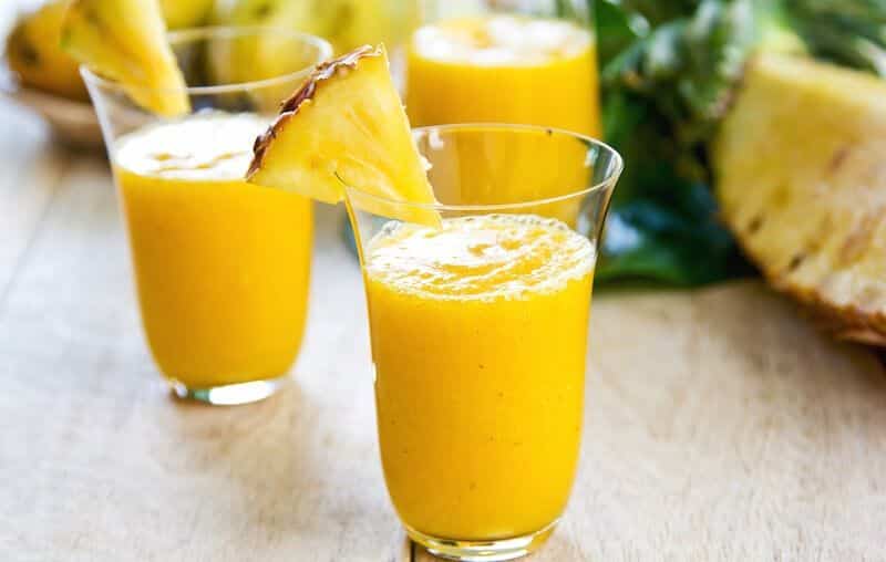 Batido aipo e abacaxi para perder peso