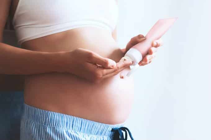 Como escolher creme para estrias e quando começar a usá-las Como escolher creme para estrias e quando começar a usá-las